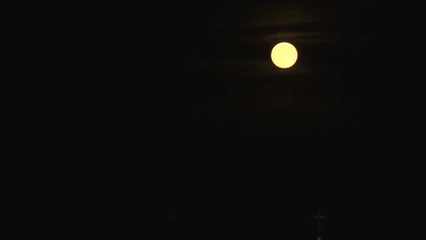 Night sky with full moon in the clouds. Video stock 154469898