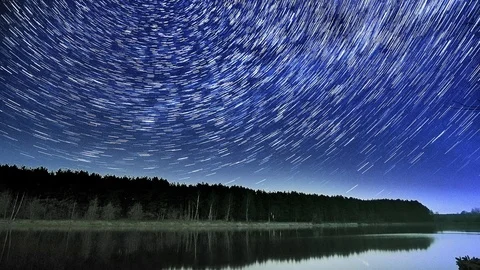 Night sky star trail TimeLapse Video in 4k, over the river in transparent night Stock Footage 122495625