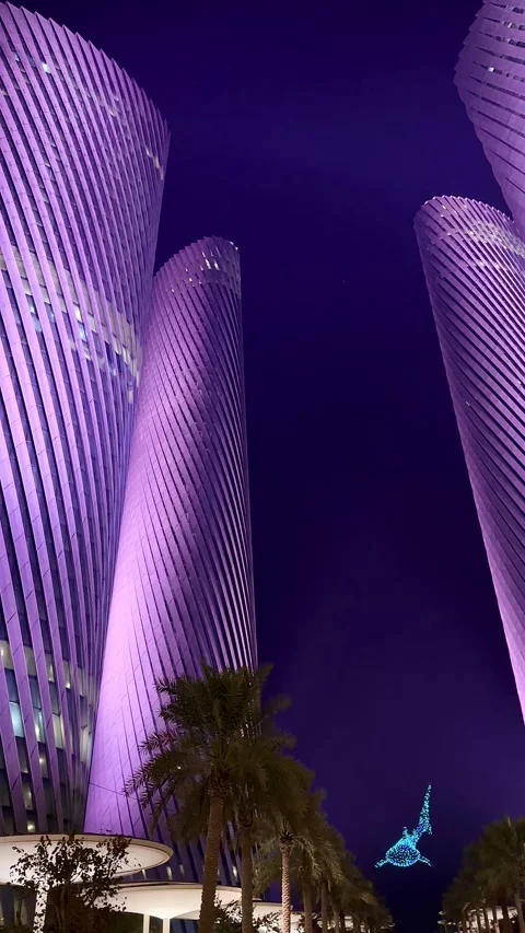 Night skyline of Doha featuring illuminated modern skyscrapers Stock Footage 325903022