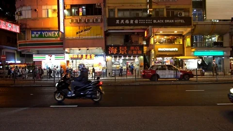 Night on the street 動画素材 109070389