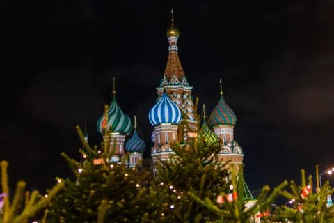 The night temple of St. Basil the Blessed on the red square near the Kremlin Fotos Stock