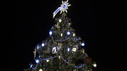 Night tilt down view of a Christmas tree at the Christmas Market in Prague Stock Footage 60716185
