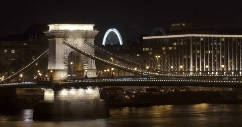 Night Time Ferris Wheel and Bridge Timelapse in Budapest Hungary 库存影片 250030339