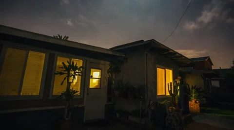 Night Time House Timelapse Stockbeeldmateriaal 61421802
