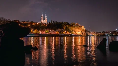 Night time lapse of the Basilica reflection in the river of Prague 4k 스톡 동영상 88950654