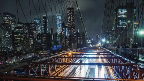 Night time lapse of busy traffic on Brooklyn bridge with Manhattan skyline .. Stock Footage 334639394