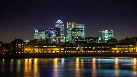 Night time lapse of Canary Wharf, London, UK 스톡 동영상 77852553