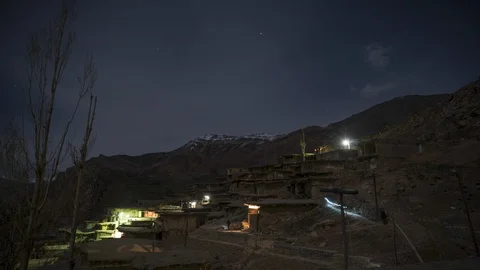Night time lapse of cloud movement over the houses on the hill. Video stock 110921939