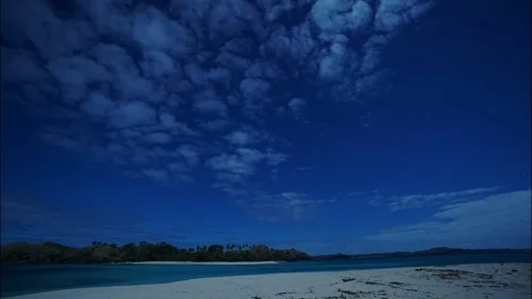 Night time lapse of clouds motion on the sky. Stock Footage 105604503