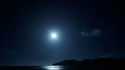 Night time lapse of clouds motion on the sky. 스톡 동영상 105657666