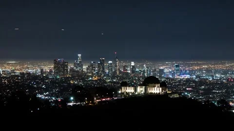 Night Time-Lapse of Griffith Observatory and Downtown Los Angeles Skyline Video stock 336793999