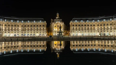 Night time lapse hyperlapse of historic bourse square in Bordeaux, France Stock Footage 95928014