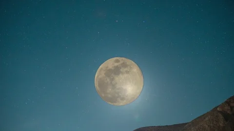 Night Time Lapse Large Full Bright Moon 스톡 동영상 129396693