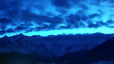 Night time lapse of Mount Namcha Barwa with Milky Way Tibet China 库存影片 333554296