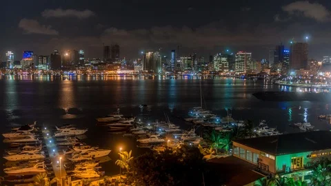 Night Time Lapse over the beautiful city of Luanda bay, Angola Vidéo 121821791