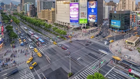 Night Time-lapse People crowd and traffic in Ximending shopping district, Taipei Vídeos de archivo 152496715