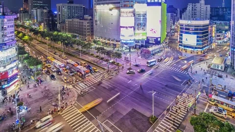 Night Time-lapse People crowd and traffic in Ximending shopping district, Taipei Vídeos de archivo 152496782