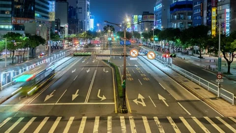 Night Time-lapse People crowd and traffic in Ximending shopping district, Taipei Stock-Footage 152497334