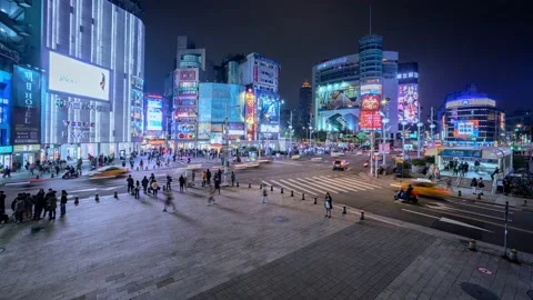 Night Time-lapse People crowd and traffic in Ximending shopping district, Taipei Vídeos de archivo 152497925