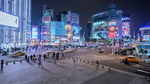 Night Time-lapse People crowd and traffic in Ximending shopping district, Taipei Video stock 152498072