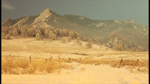 Night time lapse of snowy flat irons in boulder Colordado Video stock 83914048