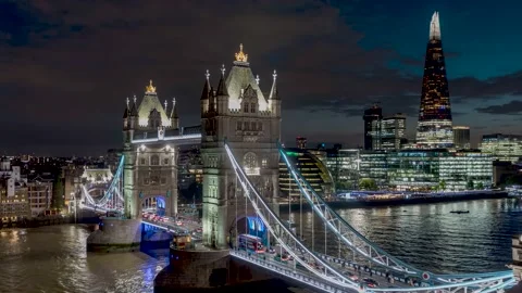 NIght time lapse view of the famous Tower Bridge of London Stock Footage 161835901