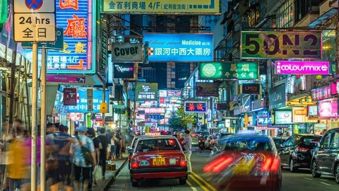 Night Time Lapse View of Traffic on the Streets of Hong Kong, China, Zoom Out Vidéo 108479286