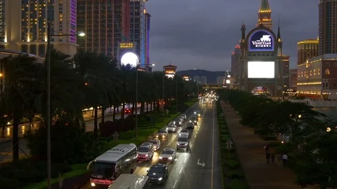 Night time macau cityscape traffic street hotel rooftop panorama 4k china Video stock 77773309