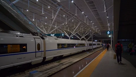Night time shenzhen train station platform panorama 4k china Vídeo Stock 98014302