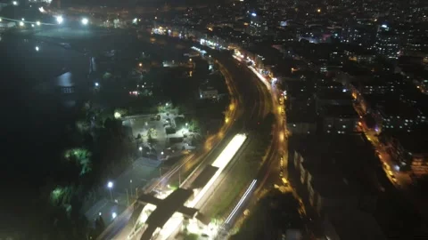 Night Time Time-Lapse In A Busy City. Long exposure. Bridge and road. Fog Vídeo Stock 152994326