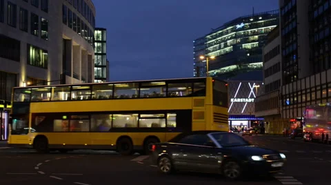 Night time traffic at Berlin. Bus and cars passing by Vídeo Stock 47138267