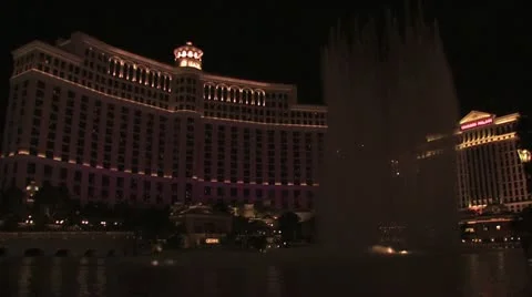 Night Time View of Ceasars Palace Water Fountain Show Video stock 18988910