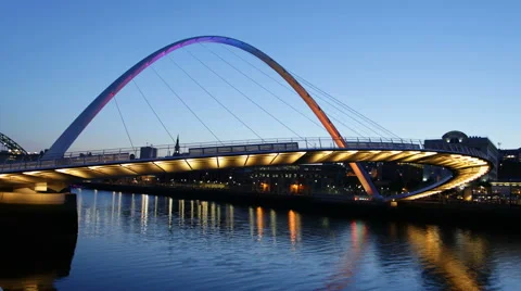 Night Timelapse of Gateshead Millennium Bridge Video stock 40438640