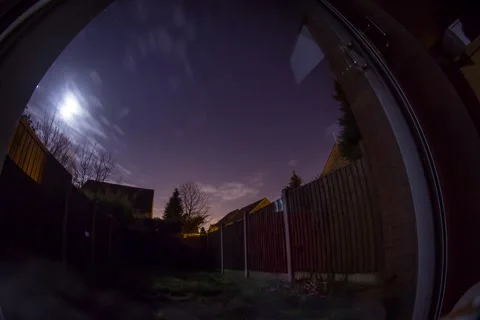 Night Timelapse of Moon and Moving Clouds Over Residential Neighborhood 库存影片 343471255