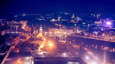 Night timelapse of Vilnius 動画素材 95866323