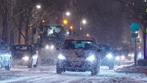 Night traffic in Berlin during snow storm Stockbeeldmateriaal 148160129