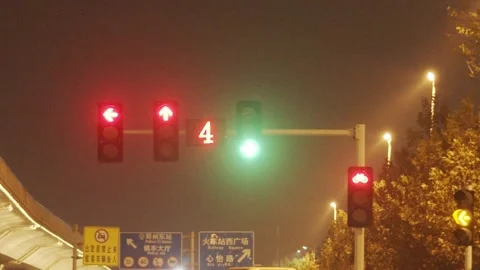 Night Traffic Countdown Timer at Railway Station Intersection Vídeos de archivo 334647189