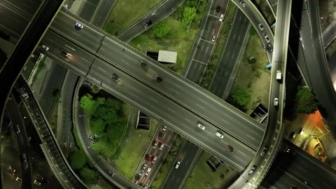 Night traffic flowing through interconnected city highways – Drone Pullback Vídeos de archivo 308226608