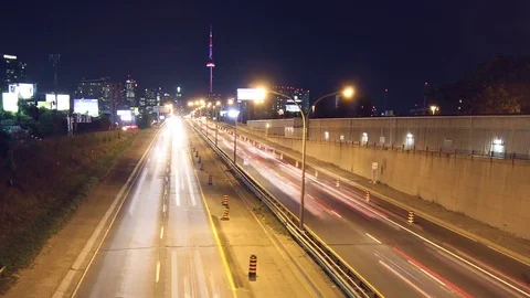 Night Traffic on Highway 動画素材 71037430