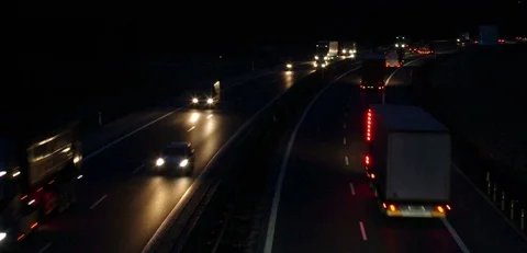 Night Traffic On The Highway 库存影片 104721703