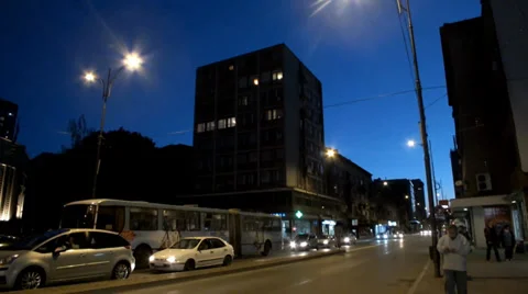 Night traffic jam, a time when all obligations end when everyone returns to his 스톡 동영상 37874425