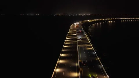 Night Traffic Lights Along Curving Cinta Costera Highway Road in Panama City Видео 339709613