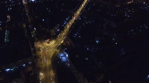 Night traffic on the streets Video stock 67875714