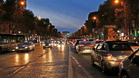 Night trafic on Champ Elysee, Paris, France. 4K Vidéo 60225344