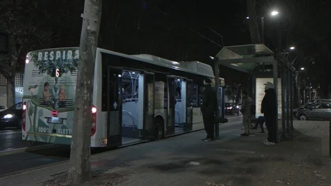 Night Turin bus stop Stock-Footage 82509008