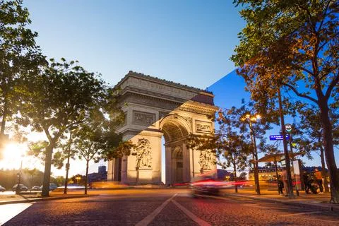 Night view of Arc de Triomphe - Triumphal Arc in Paris, France Stock-Fotos