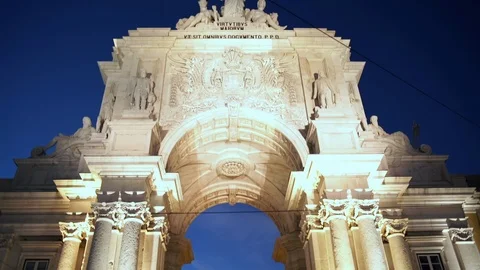 Night view of the Arco da Rua Augusta arch in Praca do Comercio, Lisbon Stock Footage 89542804
