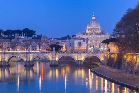Night view of the Basilica St Peter in Rome, Italy Stock Photos