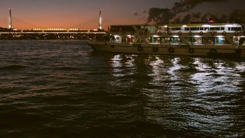 Night view of the Bosphorus Strait near the Galata Tower in Istanbul. Turkey. Vídeos de archivo 113080461