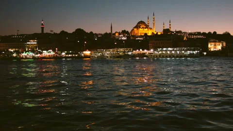 Night view of the Bosphorus Strait near the Galata Tower in Istanbul. Turkey. Vídeo Stock 113080709
